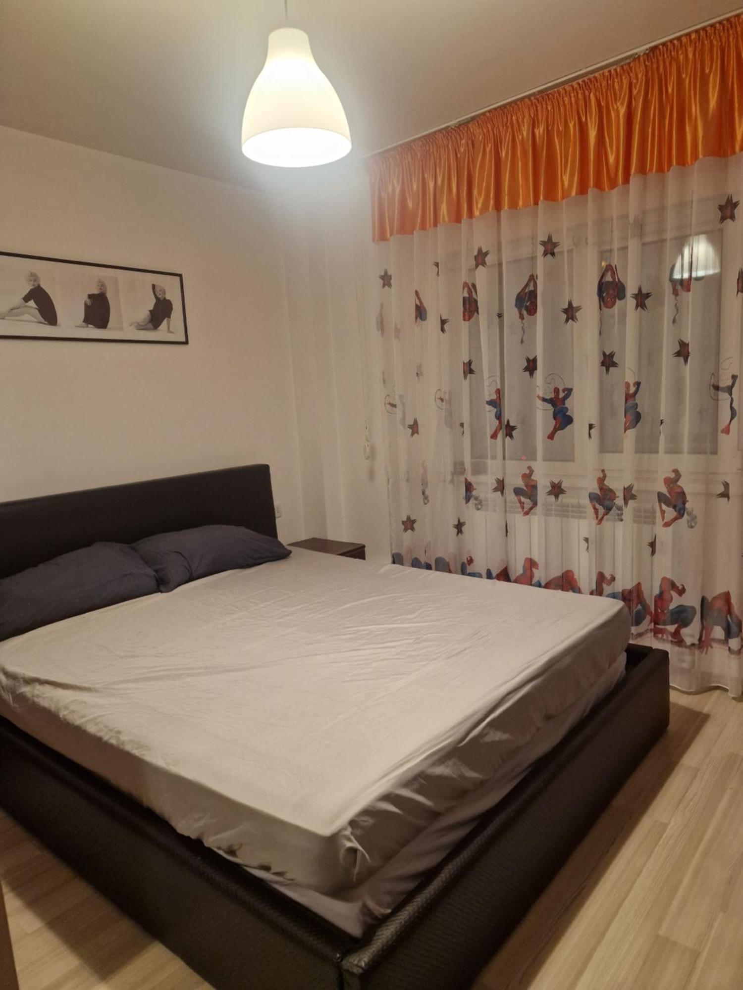 2 Bedrooms Apartment. Galaţi Exteriör bild