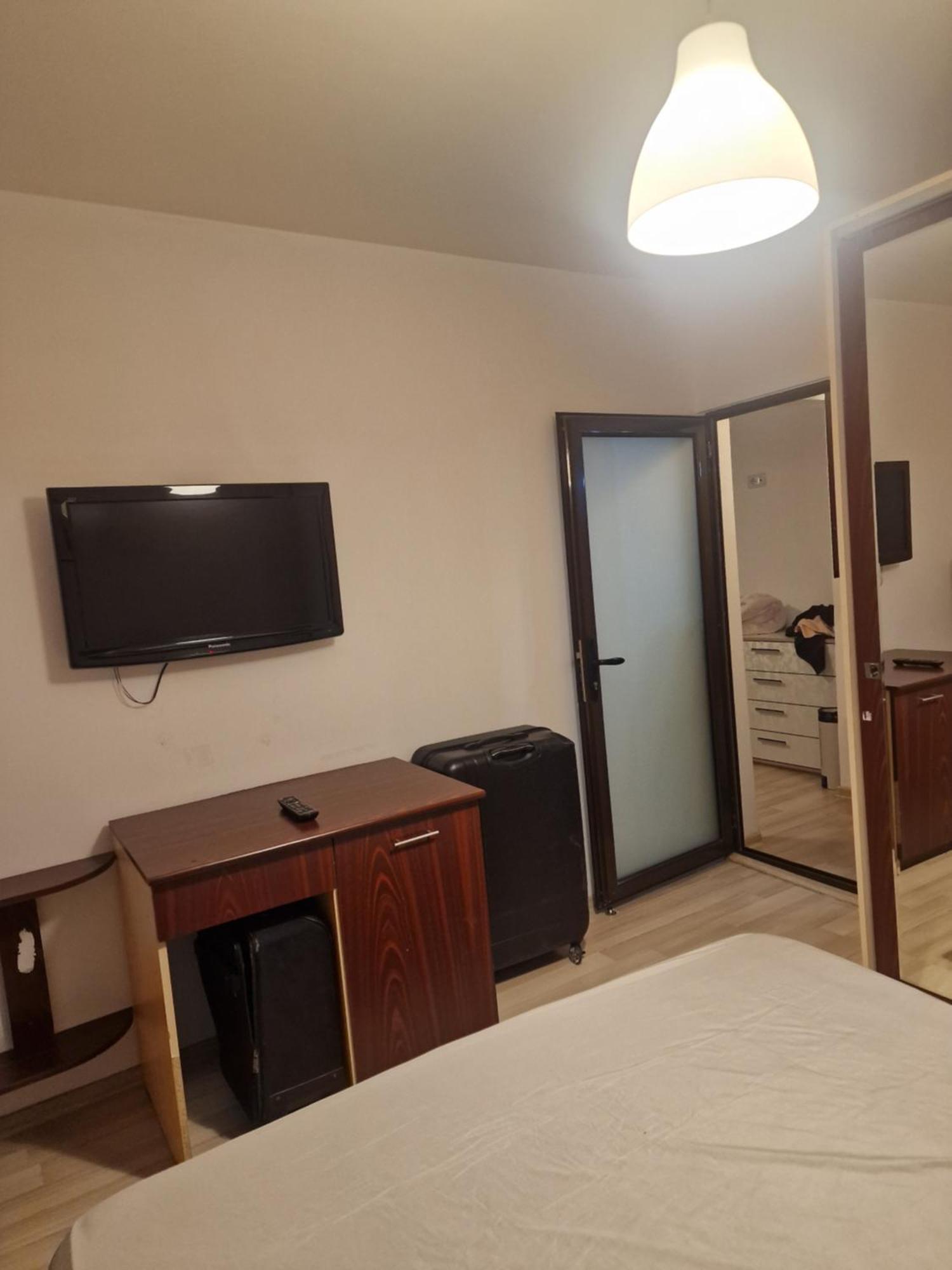 2 Bedrooms Apartment. Galaţi Exteriör bild